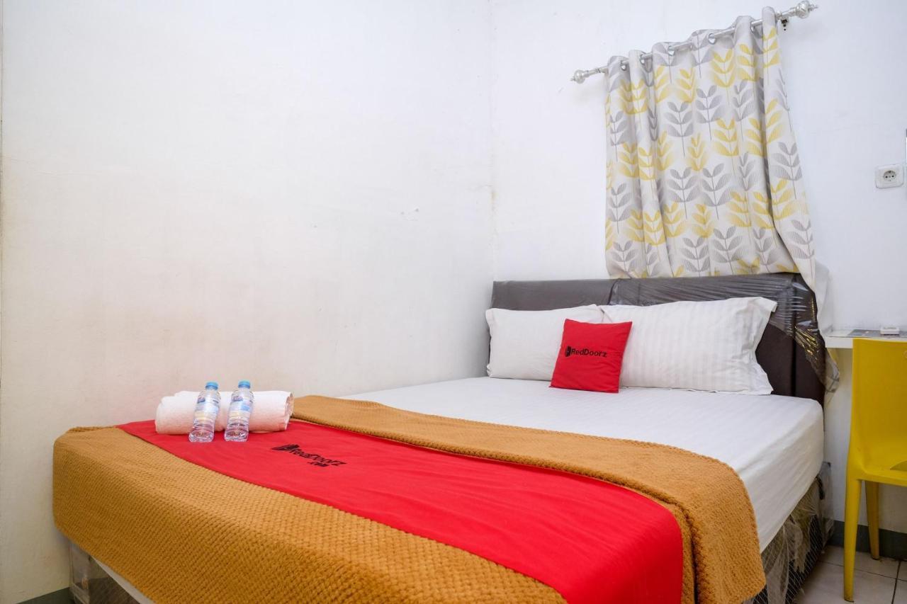 Hotel Reddoorz Near Politeknik Manado Exterior foto