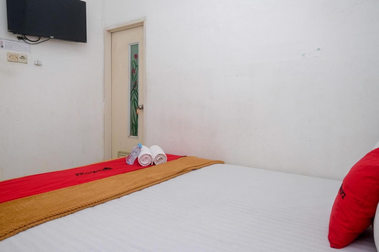 Hotel Reddoorz Near Politeknik Manado Exterior foto